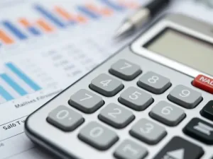 Co to jest deficyt budżetowy? Wyjaśniamy pojęcie i jego skutki