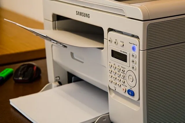Jak wybrać drukarkę laserową monochromatyczną?